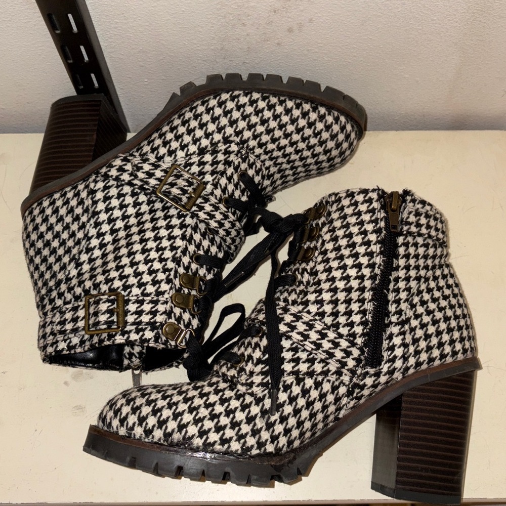 🔥 Houndstooth Chunky Heel Boots 🔥